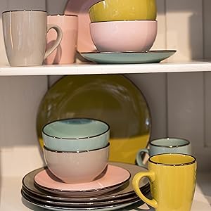 Un service de vaisselle color&eacute; qui offre la plus haute qualit&eacute; en gr&egrave;s