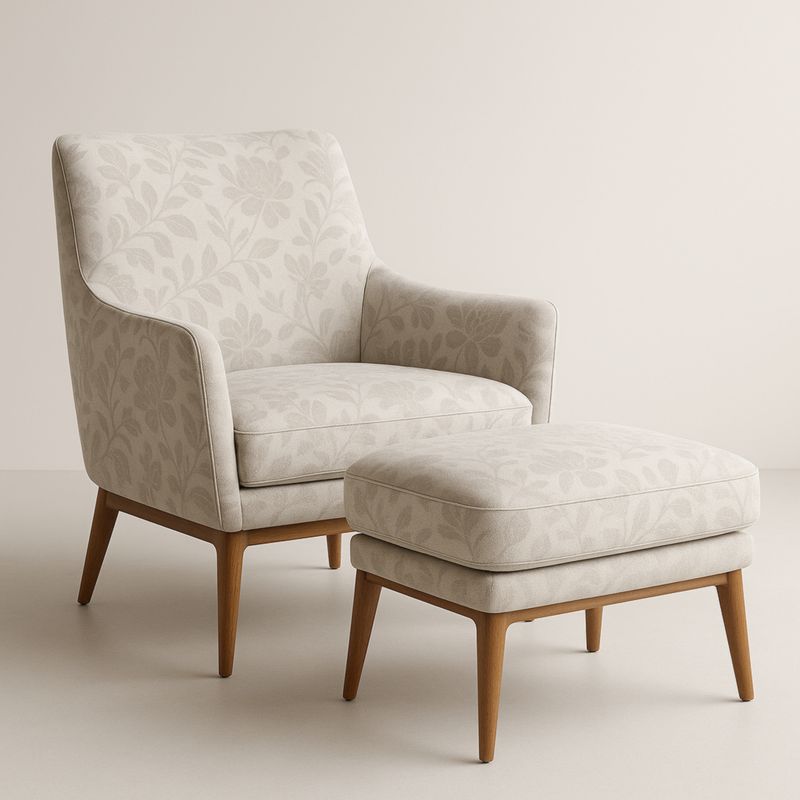 Fauteuil et repose-pieds en tissu beige motif floral avec structure en bois