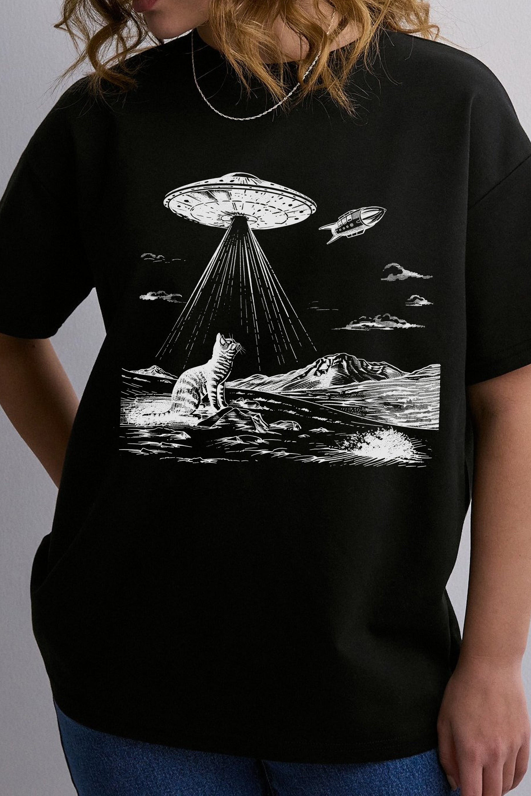 CAT UFO FUNNY GRAPHIC TEE FOR WOMEN