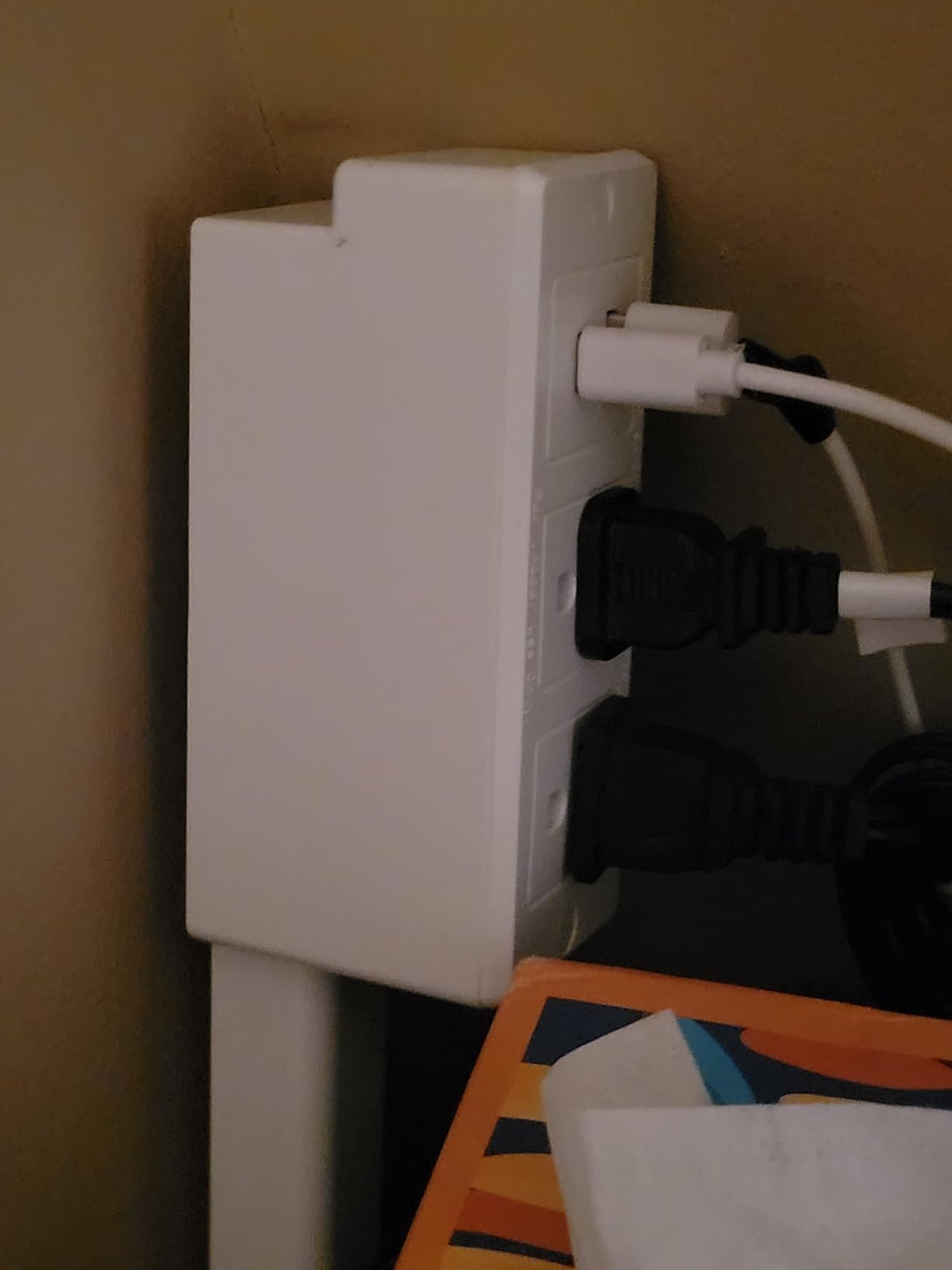 Excellent Well-Made Adjustable Outlet Extender and Surge Protector