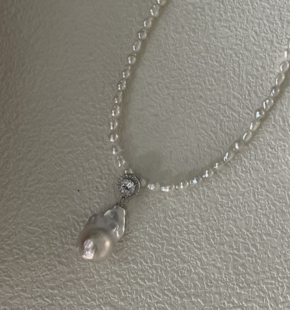 Baroque elegant necklace