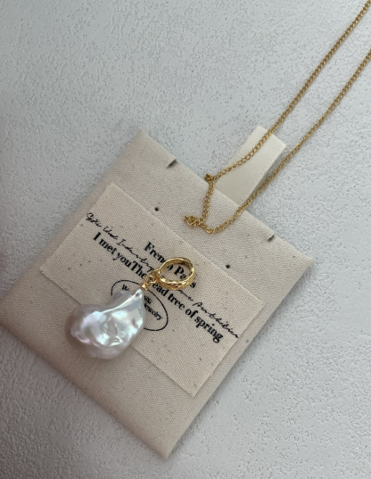 Baroque style golden universal clasp pearl necklace