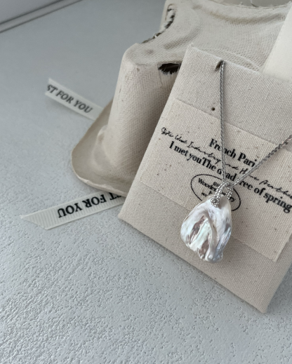 Whole-body sterling silver petal pearl necklace