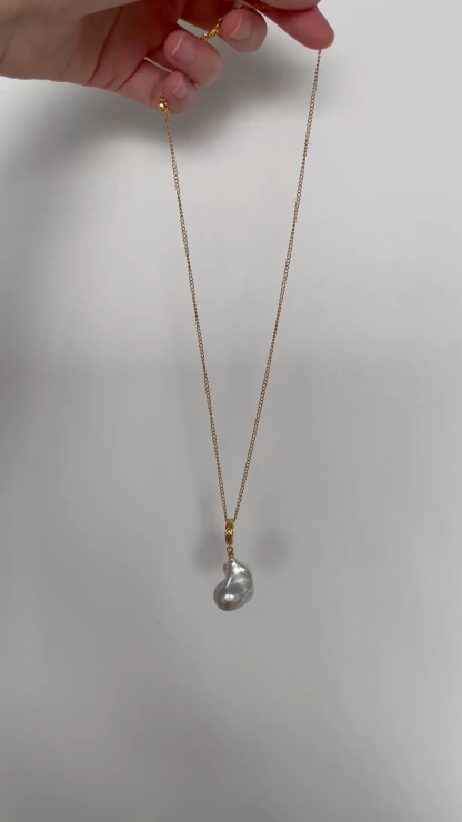 Baroque style golden universal clasp pearl necklace