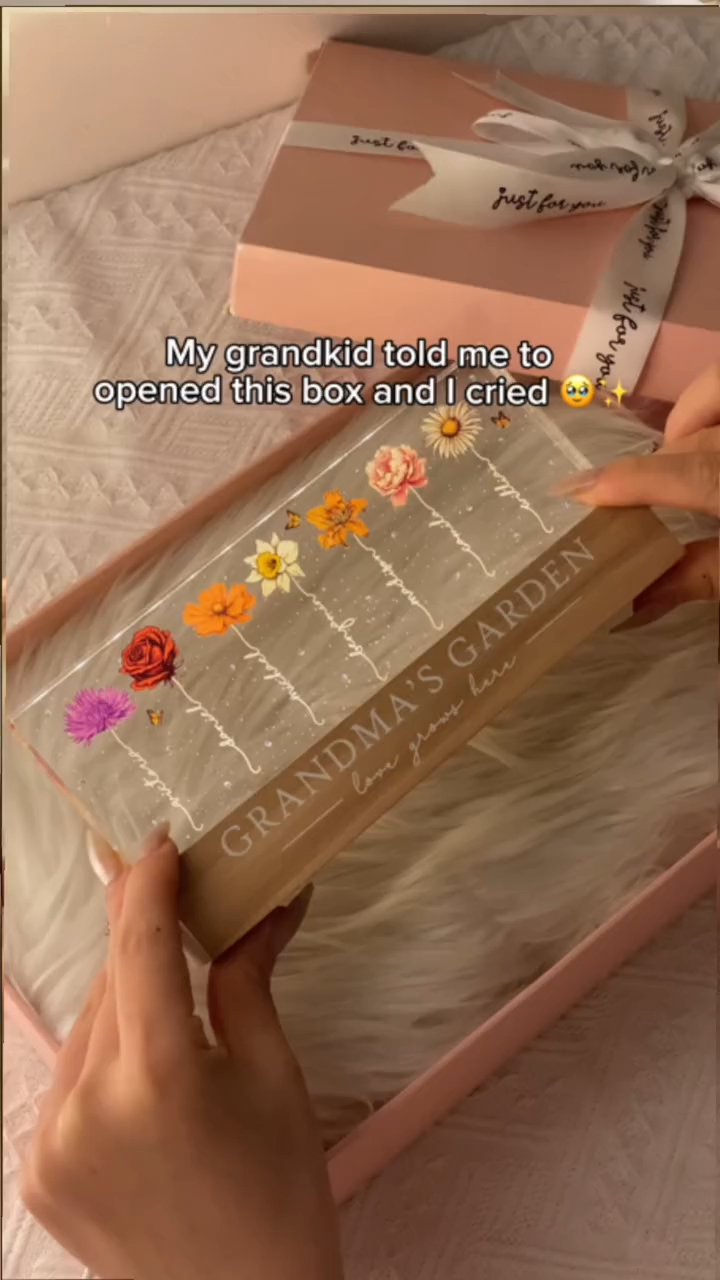 Personalized Acrylic Birthday Flower Night Light – Warm Mother’s Day Gift for Mom