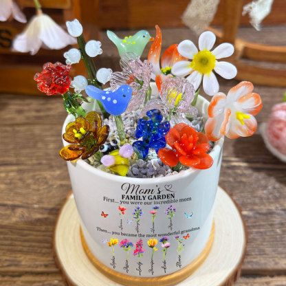Custom Mom's Family Garden Birth Flower Pot with Mini Glass Flower Keepsake Gift Mother's Day Gift
