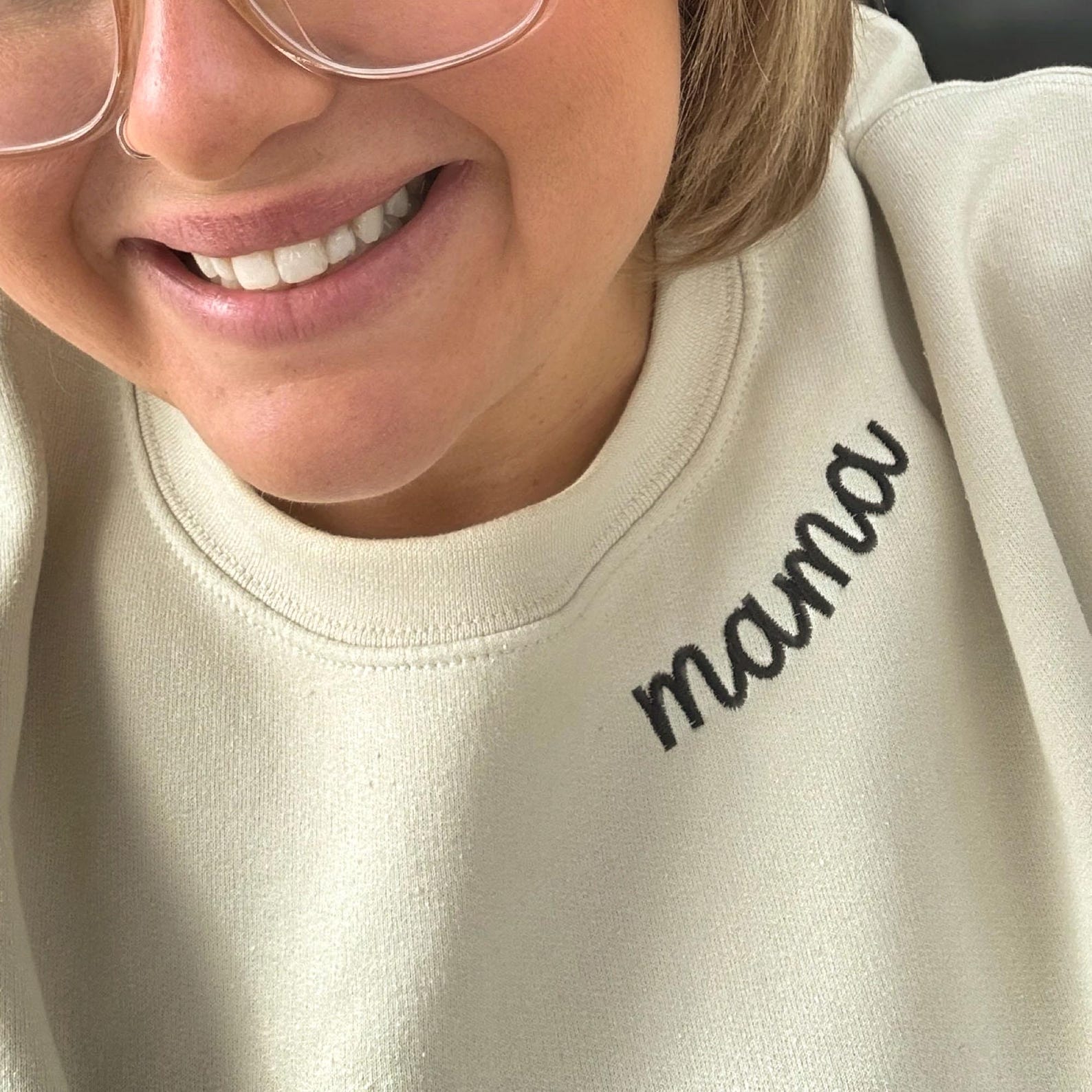 Custom Embroidered Mama Sweatshirt With Child Name - Mom Birthday Sweatshirt - Minimalist Momma Sweater - Mother's Day Gift