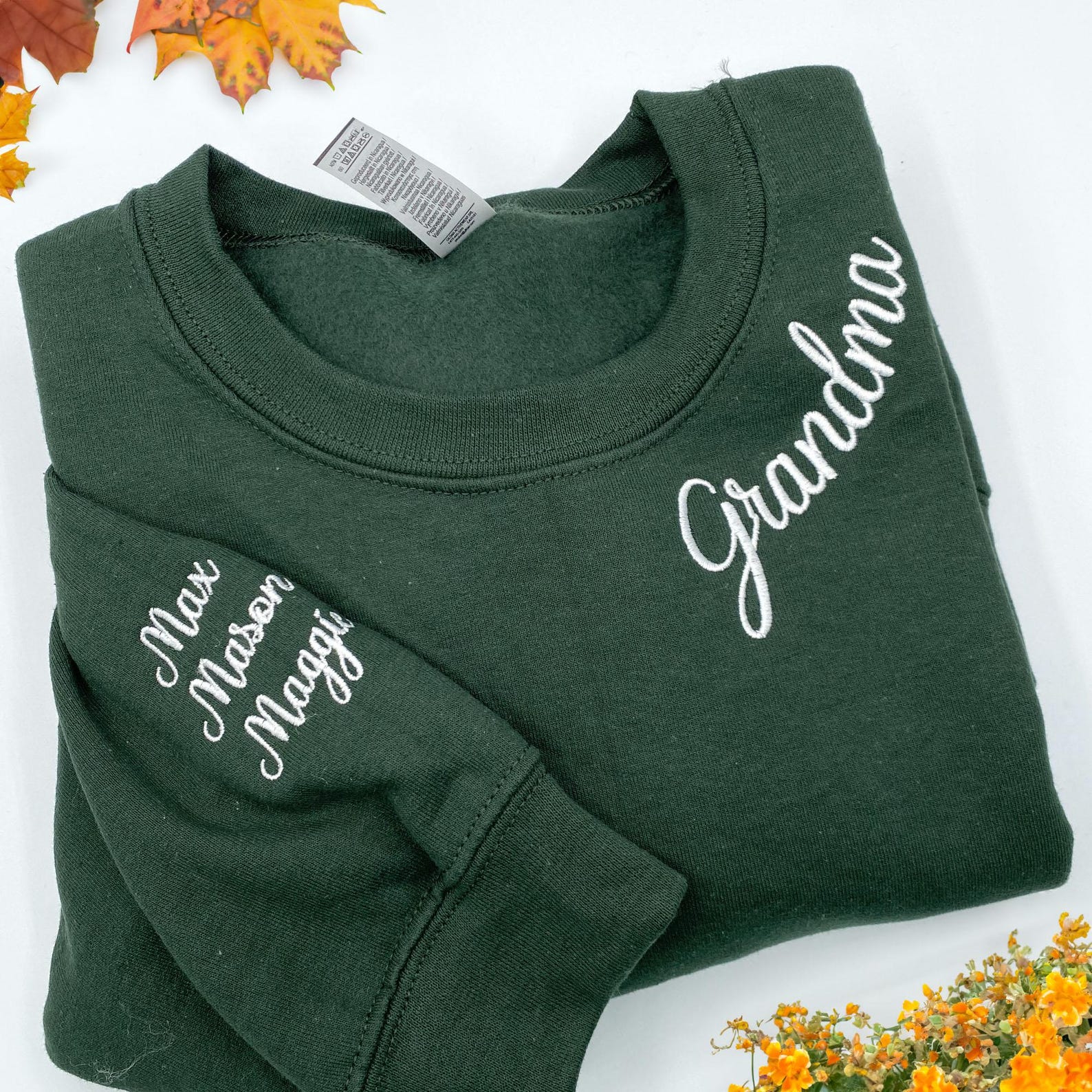 Custom Embroidered Mama Sweatshirt With Child Name - Mom Birthday Sweatshirt - Minimalist Momma Sweater - Mother's Day Gift