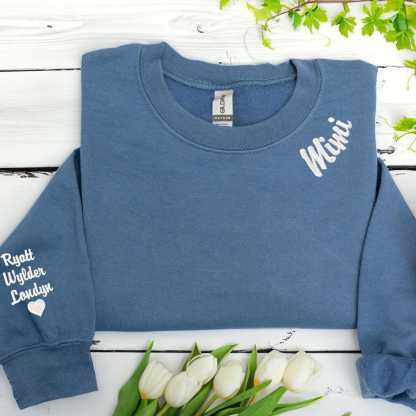 Custom Embroidered Mama Sweatshirt With Child Name - Mom Birthday Sweatshirt - Minimalist Momma Sweater - Mother's Day Gift