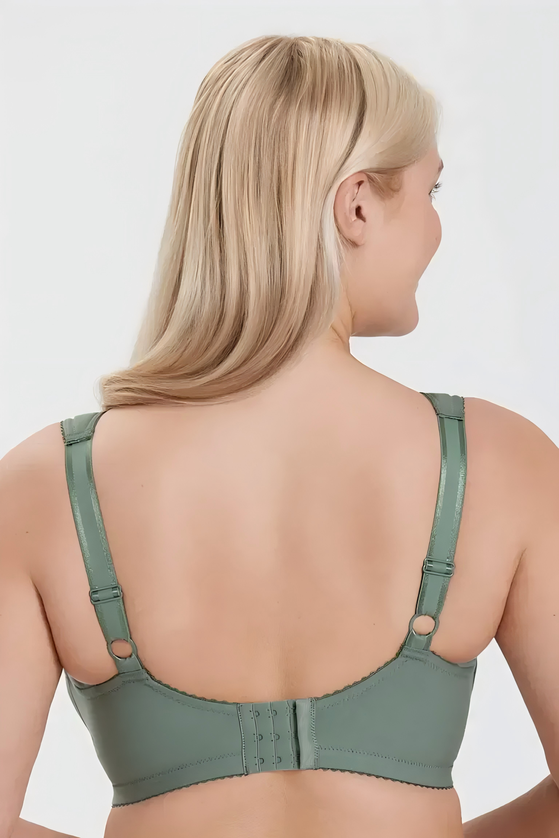 Triumph - 4 részes szett. 👑Csipkés melltartó - Vásárolj egyet, kapsz hármat ingyen.