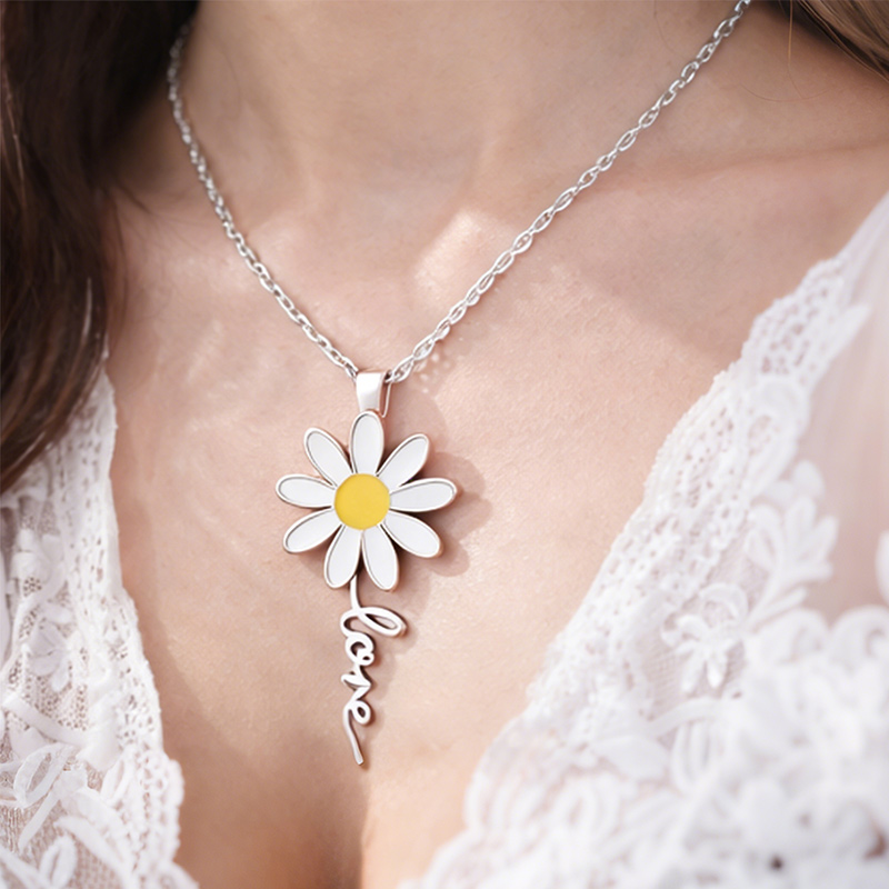 Personalized Dainty Daisy Necklace Custom Name Charming Holiday Gift for Her
