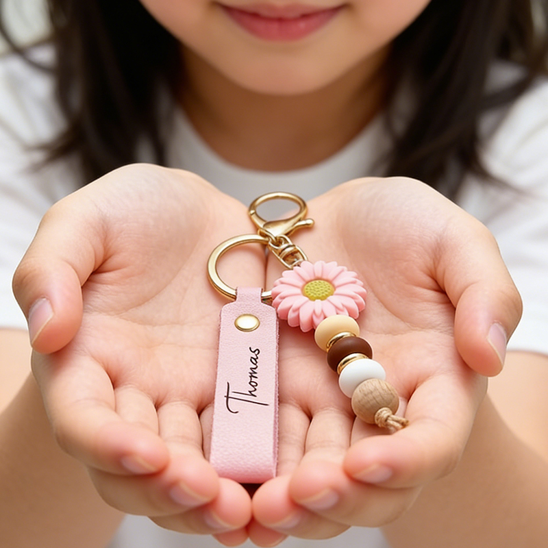 Personalized Daisy Keychain for Kids Custom Name Colorful Silicone Beads and Faux Leather Strap Daisy Beaded Keyring Flower Girl Gift
