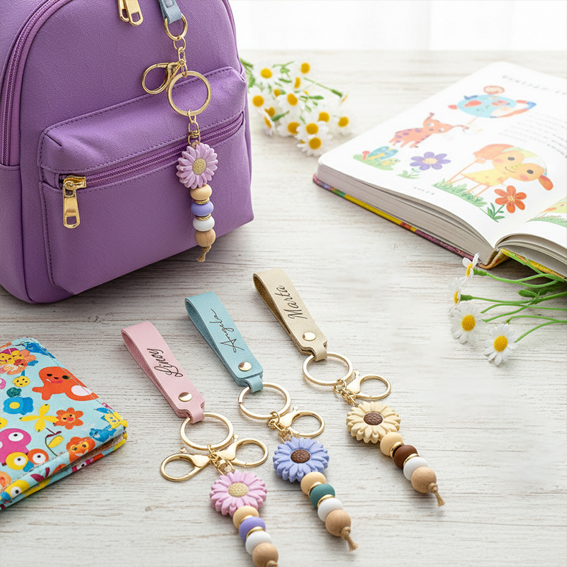 Personalized Daisy Keychain for Kids Custom Name Colorful Silicone Beads and Faux Leather Strap Daisy Beaded Keyring Flower Girl Gift