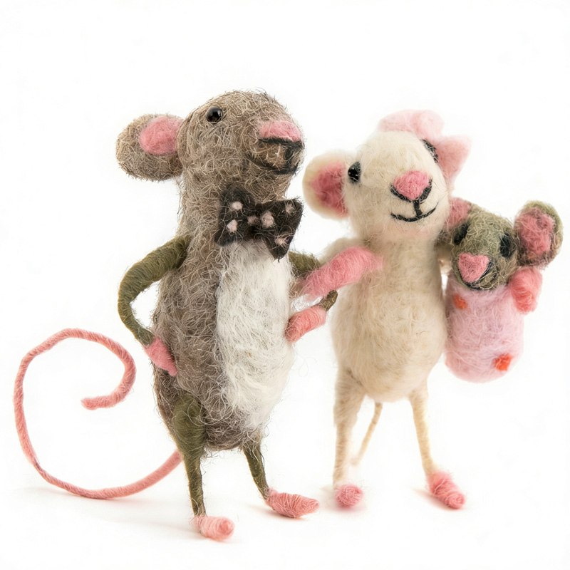 Handmade Mothers Day Gift Cute Wool Mouse Family Holding Baby Home Decoration Ornament Felt Mouse Family