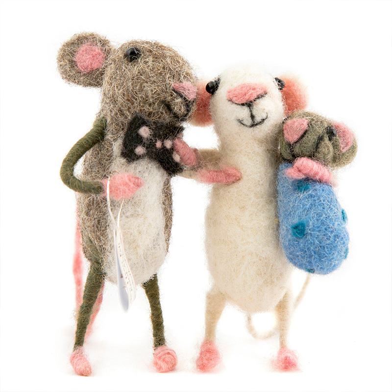 Handmade Mothers Day Gift Cute Wool Mouse Family Holding Baby Home Decoration Ornament Felt Mouse Family