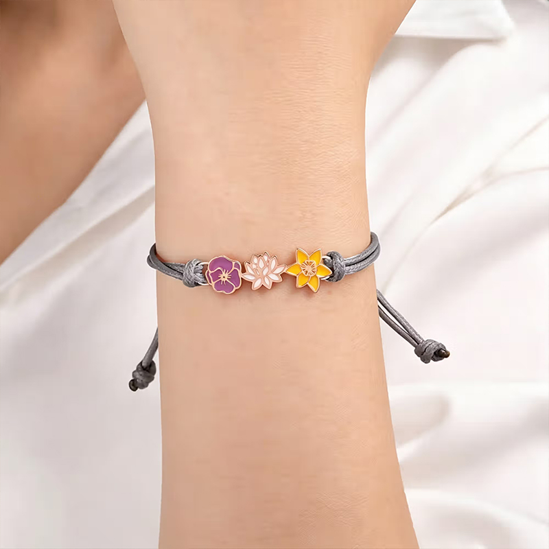 Personalized Birth Flowers Bracelet 1-8 Flowers Dainty Jewelry Adjustable Bracelet Birthday Mother's Day Gift for Family Mom Grandma Gift