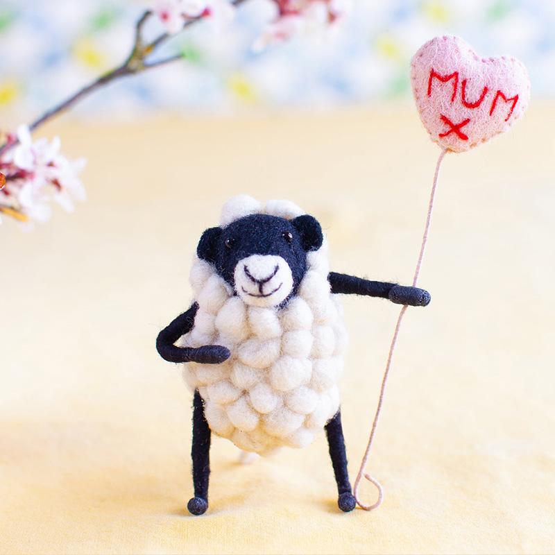 Personalized Handmade Mothers Day Gift Cute Wool Animal Holding Heart Balloon Home Decoration Ornament Felt Mom Nana Dad Balloon Sheep