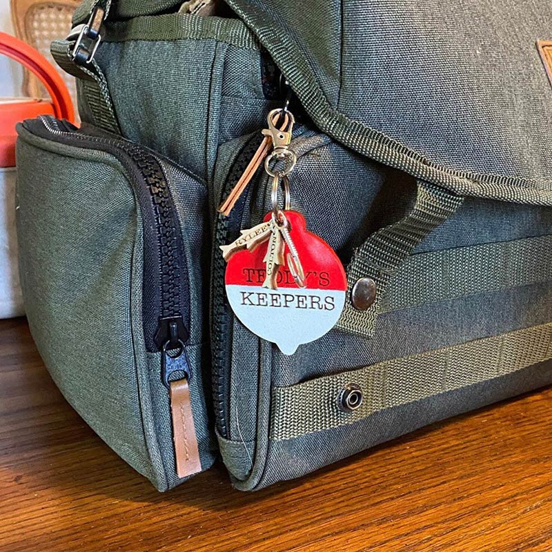 Personalized Daddy's Keepers Fishing Keychain Custom Wooden Bobber Engraved Fish Charms for Dad Birthday Gift for Him