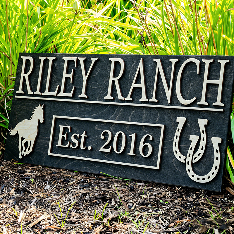 Personalized Horse Ranch Wooden Sign Custom Farm Name Sign with Horse and Horseshoe Decor for Farmhouse and Equestrian