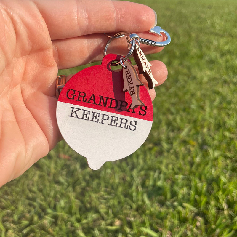 Personalized Daddy's Keepers Fishing Keychain Custom Wooden Bobber Engraved Fish Charms for Dad Birthday Gift for Him