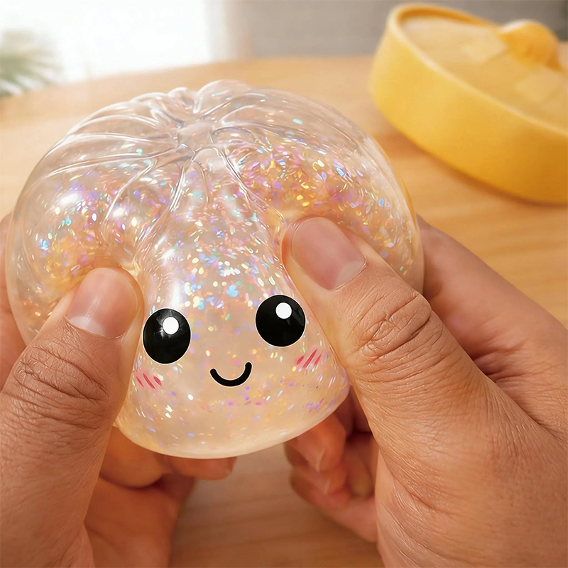 Personalized  Cute Steamed Bun Squeeze Toy Fun Sensory Stress Relief Toy with Steamer Basket for Anxiety Relief