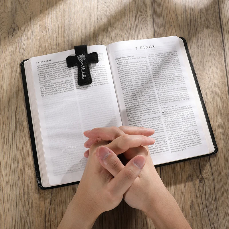 Personalized Birth Flower PU Leather Cross Magnetic Bookmark Clip with Name Reading Supplies First Communion Baptism Gift for Christians Bookworms