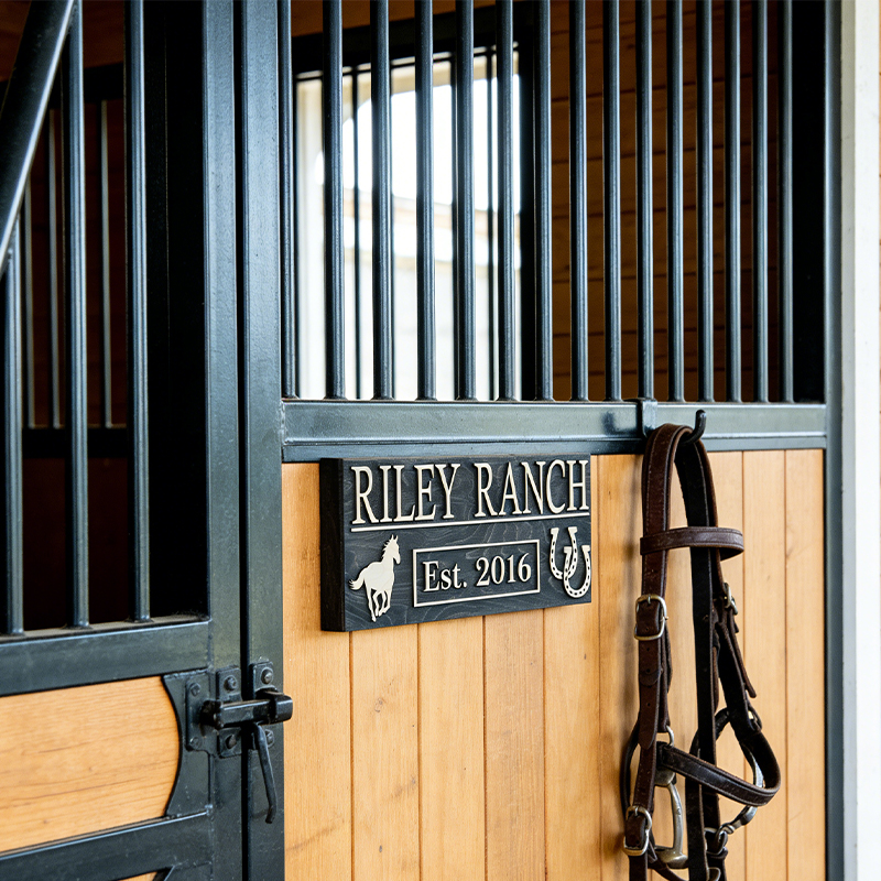 Personalized Horse Ranch Wooden Sign Custom Farm Name Sign with Horse and Horseshoe Decor for Farmhouse and Equestrian
