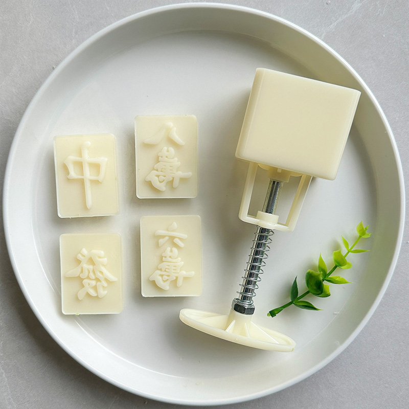Personalized Mahjong Cookie Cutter Set for Family Gatherings and Mahjong Lovers