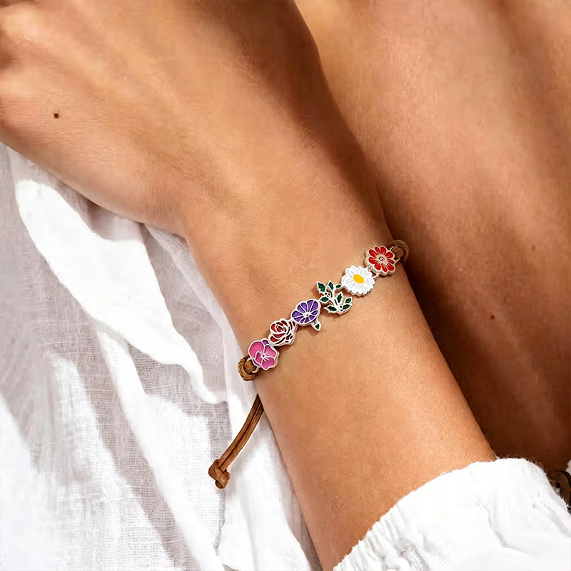 Personalized Birth Flowers Bracelet 1-8 Flowers Dainty Jewelry Adjustable Bracelet Birthday Mother's Day Gift for Family Mom Grandma Gift