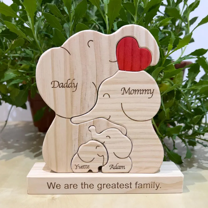 Personalized Wood Elephant Figurine Cuddling Decoration Hand-Carved Elephant for Family Keepsake Gifts