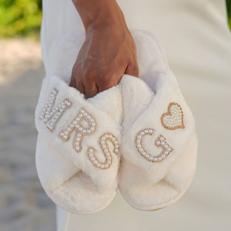 Personalized Bridesmaid Fluffy Slippers Custom Bride Name Fluffy Slipper Maid of Honor Slippers Bridal Shower Gift for Her Bachelorette Party Gift