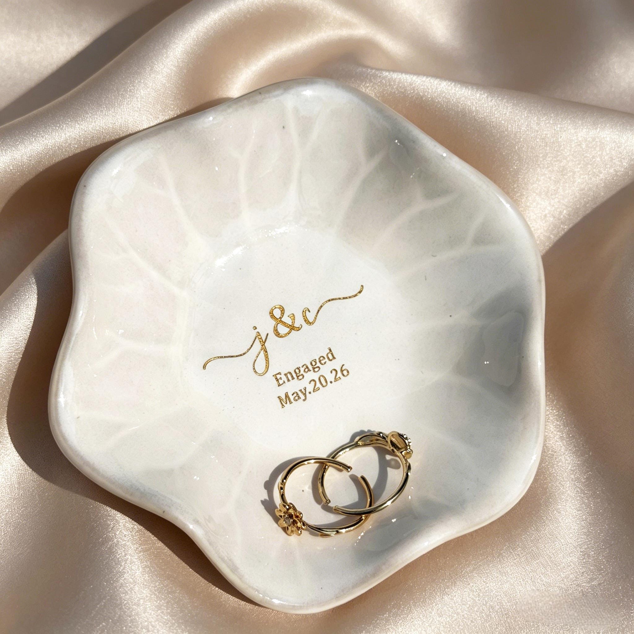 Personalized Ceramic Engaged Ring Tray For Mr and Mrs Gift, Personalized Trinket Dish For Wedding Date Gifts, Customized Jewelry Dish With Name