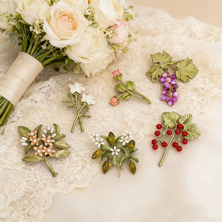 Personalized Bridesmaid flower brooch , Custom Groomsmen Flower Brooch, Wedding Brooch, Birthday Gift for Her