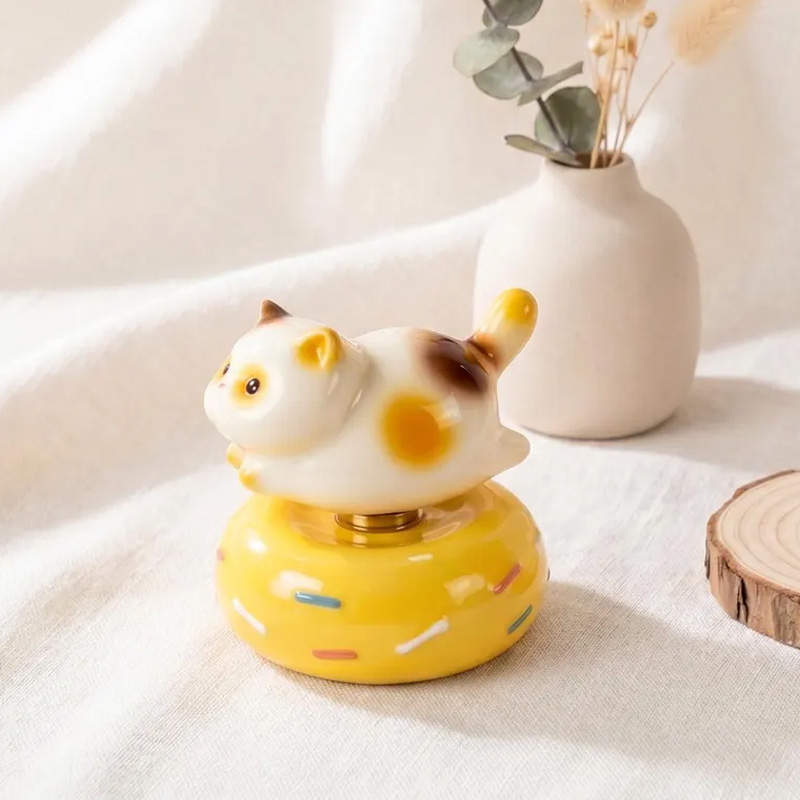 Cute Cat Spinning Desk Decor Resin Fidget Toy Kawaii Rotating Figurine with Donut Base Stress Relief Gift Cute Desktop Decoration Gift for Kids