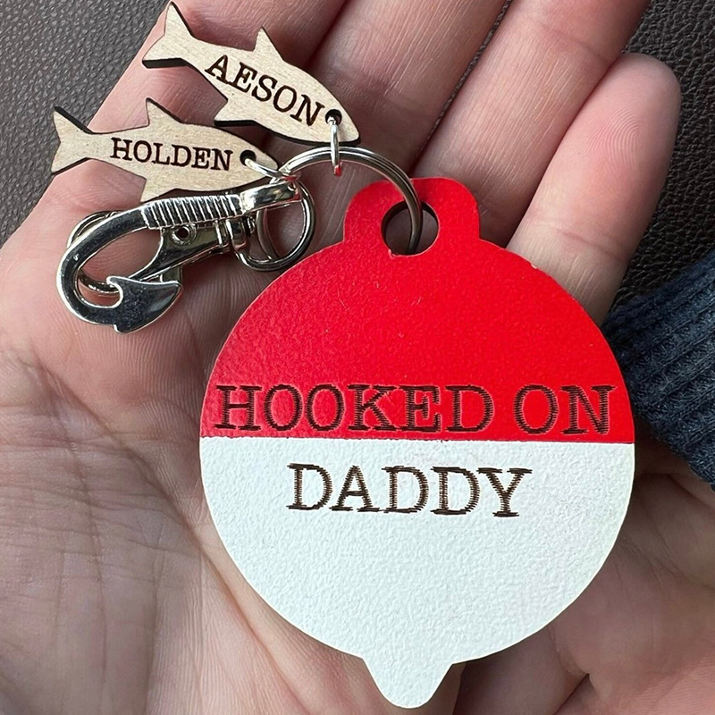 Personalized Daddy's Keepers Fishing Keychain Custom Wooden Bobber Engraved Fish Charms for Dad Birthday Gift for Him