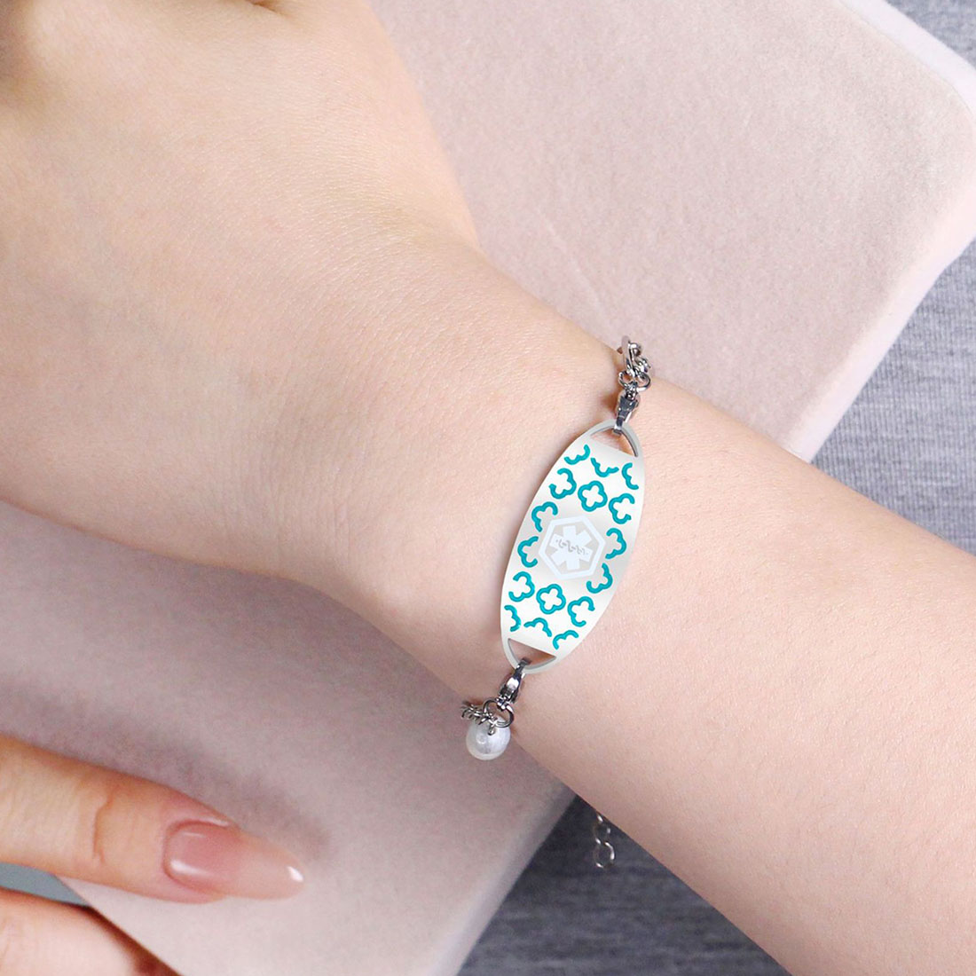 Personalized Medical Emergency Alert ID Beaded Bracelet with Engraved Text First Aid for Allergy Diabetic Women