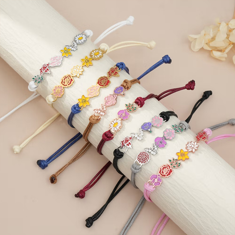 Personalized Birth Flowers Bracelet 1-8 Flowers Dainty Jewelry Adjustable Bracelet Birthday Mother's Day Gift for Family Mom Grandma Gift