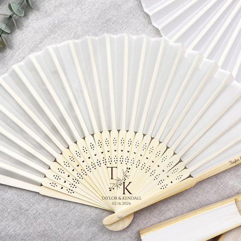 Personalized Wedding Favour Fans White Cloth Fabric Fans Bridesmaid Gifts Party Favors Groomsman Gifts Favours for Guests Bridal Shower Fans