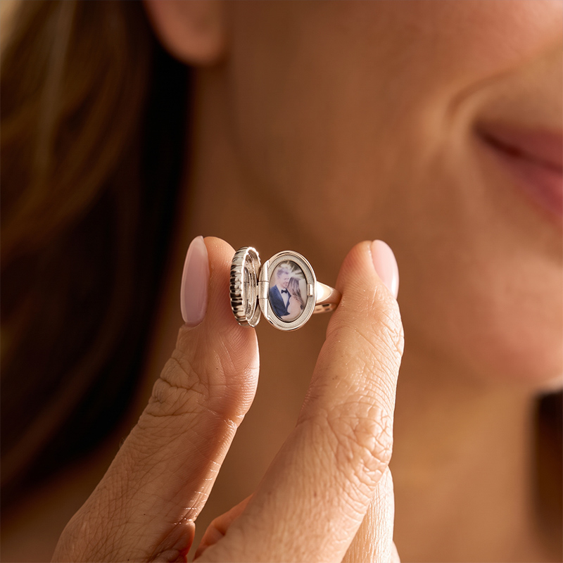 Personalized Birthstone Family Ring Oval Locket Photo Ring for Mom Grandma Memorial Jewelry Birthstone Jewelry Family Gift Graduation Gift for Her