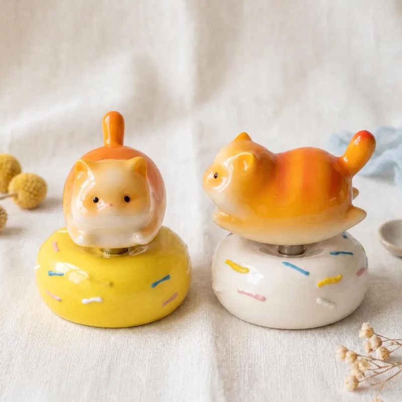 Cute Cat Spinning Desk Decor Resin Fidget Toy Kawaii Rotating Figurine with Donut Base Stress Relief Gift Cute Desktop Decoration Gift for Kids