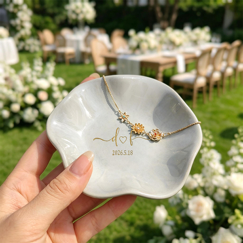 Personalized Ceramic Engaged Ring Tray For Mr and Mrs Gift, Personalized Trinket Dish For Wedding Date Gifts, Customized Jewelry Dish With Name