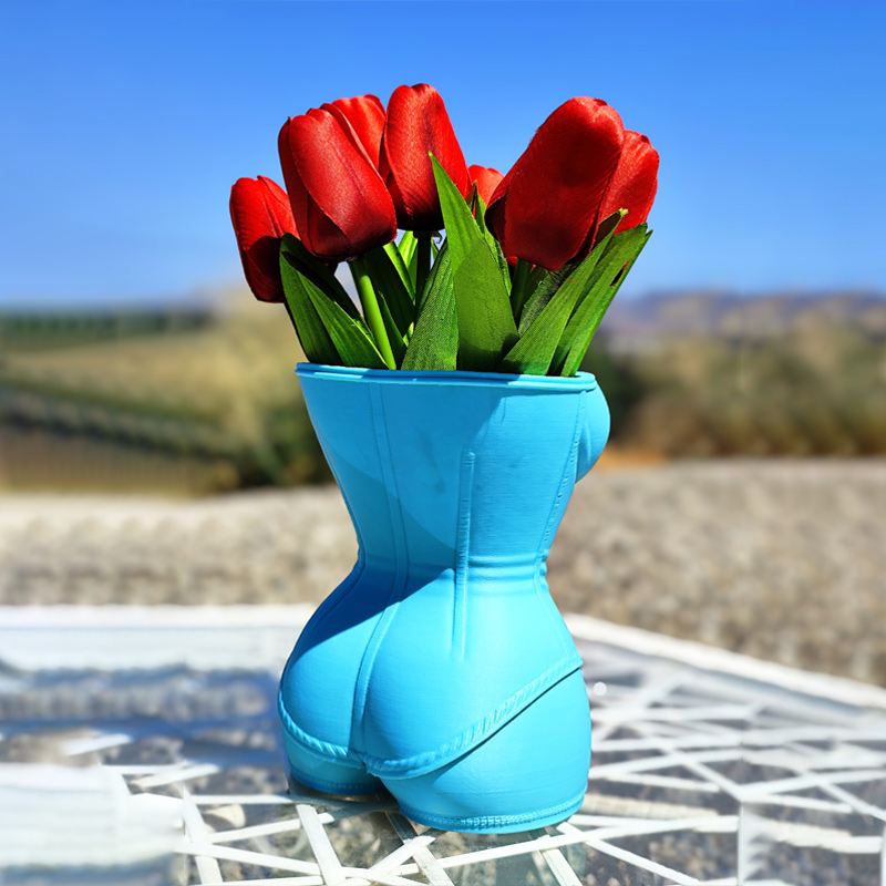 3D-Printed Corset-Style Body-Shaping Vase