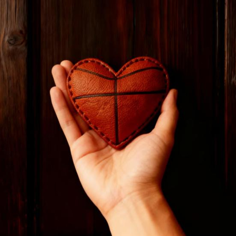 Personalized Sports PU Heart Pocket Hug Token with Greeting Card Custom Ball Style