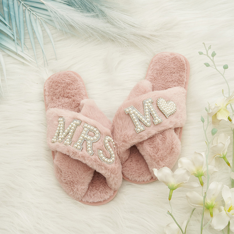 Personalized Bridesmaid Fluffy Slippers Custom Bride Name Fluffy Slipper Maid of Honor Slippers Bridal Shower Gift for Her Bachelorette Party Gift