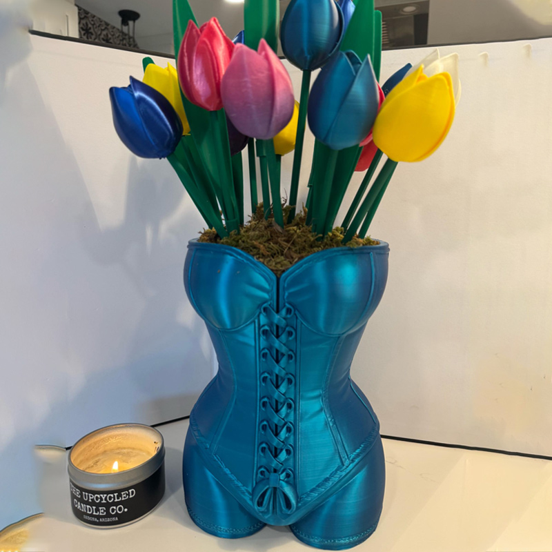 3D-Printed Corset-Style Body-Shaping Vase