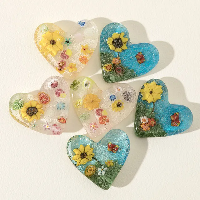 Personalized Metal Stick Figure Holding Dried Flower Heart Decor Resin Heart With Pressed Flowers Minimalist Wire Art Ornament Ideal For Desk And Shelf Decor