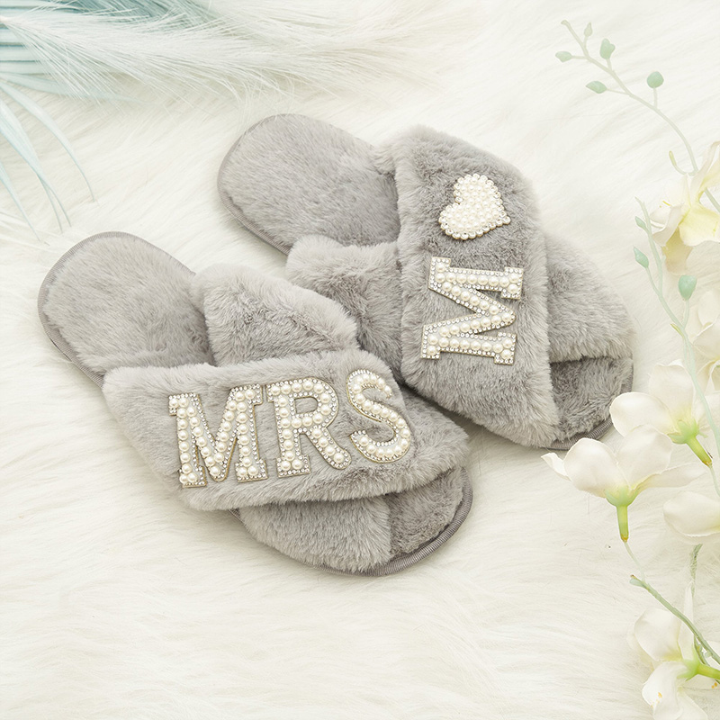 Personalized Bridesmaid Fluffy Slippers Custom Bride Name Fluffy Slipper Maid of Honor Slippers Bridal Shower Gift for Her Bachelorette Party Gift