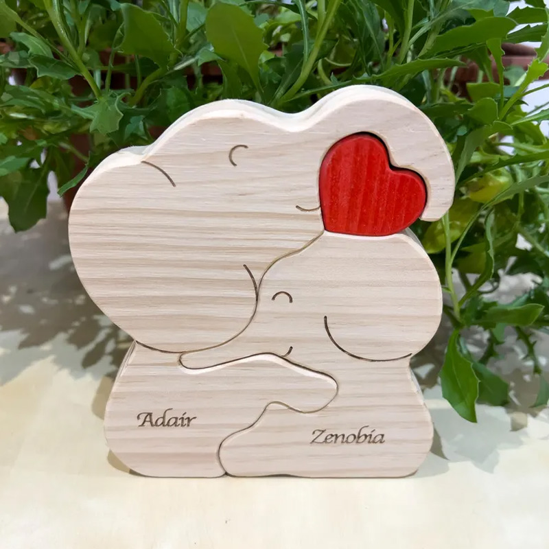 Personalized Wood Elephant Figurine Cuddling Decoration Hand-Carved Elephant for Family Keepsake Gifts