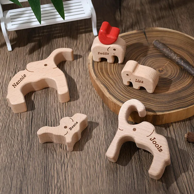 Personalized Wood Elephant Figurine Cuddling Decoration Hand-Carved Elephant for Family Keepsake Gifts