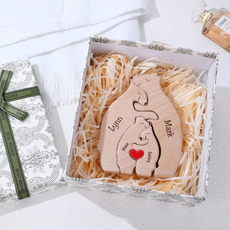 Personalized Carved Wooden Bear Family Jigsaw Puzzle, Wood Bear Figurines, Hugging Bear Family Keepsake Gift for Parents, Christmas Bear Decor